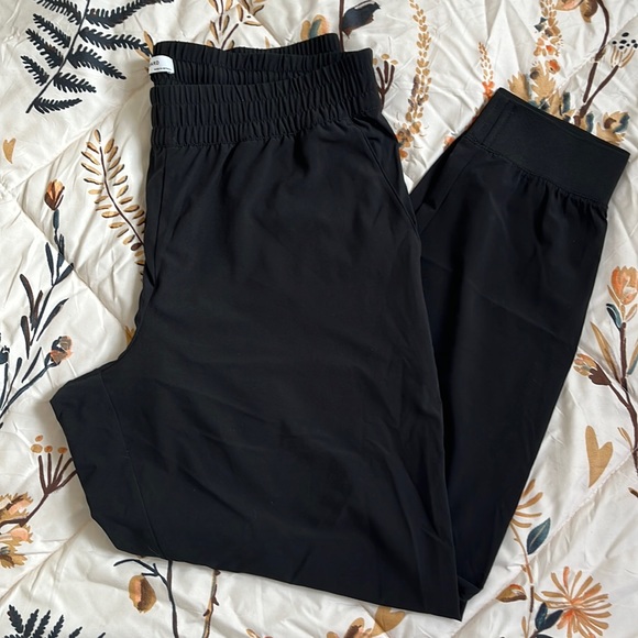 Banana Republic Women’s Black Joggers - Picture 1 of 7